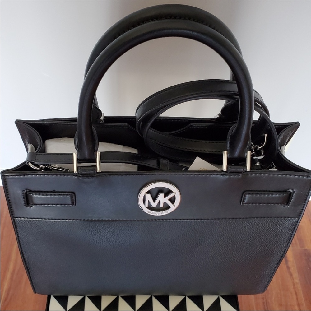 Ⓜ️SOLDⓂ️🎉2XHP🎉Michael Kors LARGE Leather satchel - Picture 2 of 11